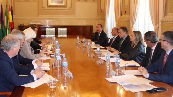 La Junta anuncia un plan estratégico para los siete puertos andaluces