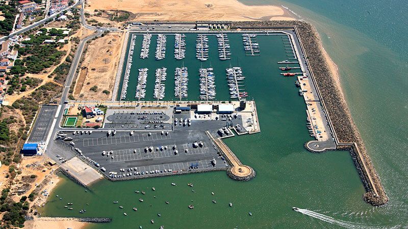 El Ayuntamiento de Palos continuará con la gestión de la escuela de vela del Puerto de Mazagón