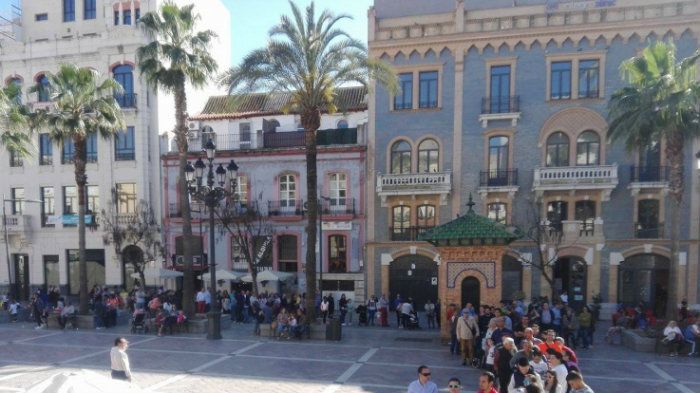 Dos hombres detenidos por abusar sexualmente de una joven discapacitada en la plaza de las Monjas