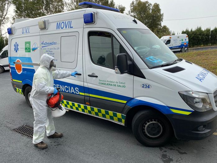 El Consorcio de Transporte Sanitario de Huelva refuerza el servicio con 17 ambulancias y cede nueve respiradores al SAS