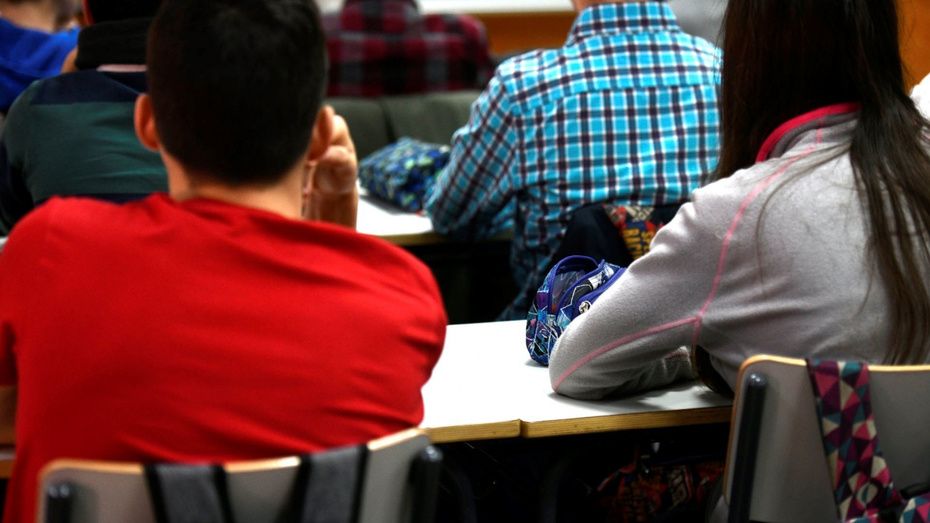 La Junta prevé que las clases se retomen a mediados de mayo