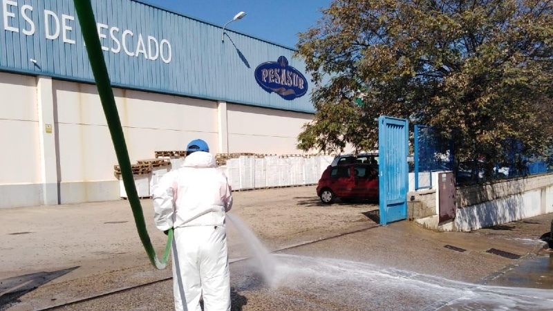 Ayamonte refuerza las tareas de desinfección en todas sus barriadas