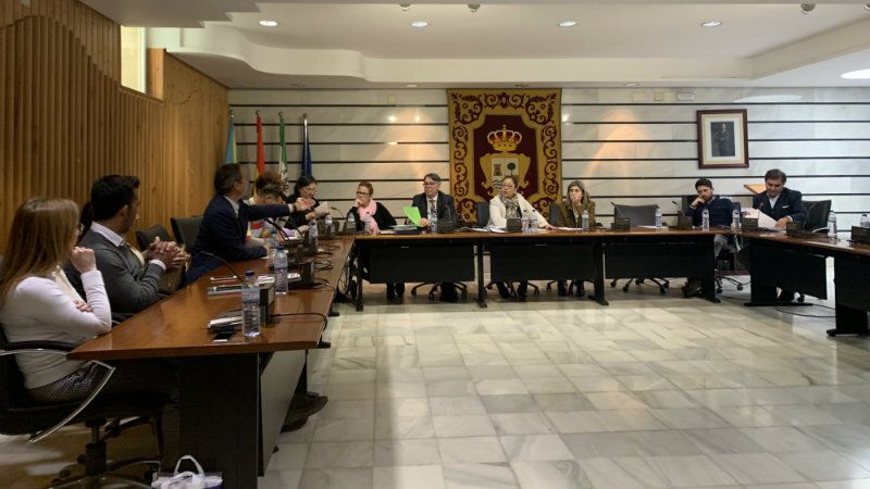 El pleno de Punta Umbría rechaza pedir la dimisión de la alcaldesa y de varias concejalas por la gestión de la recogida de escombros