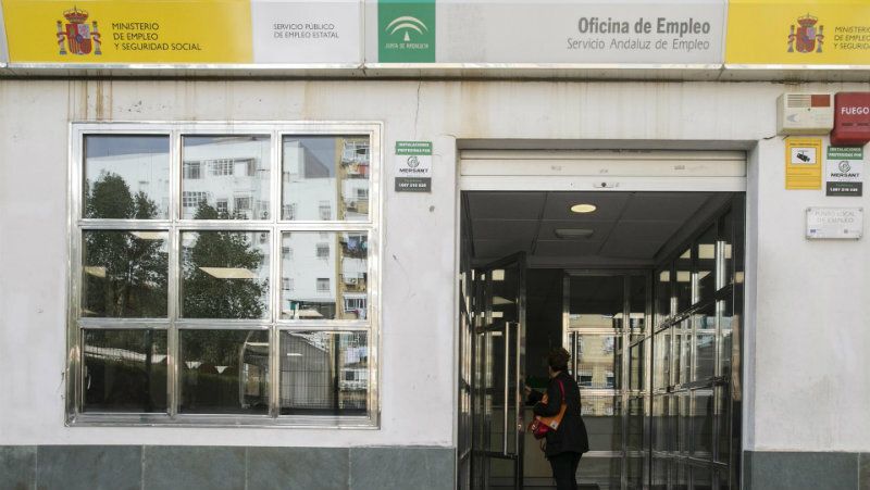 Las oficinas de empleo y las de la Agencia Tributaria cierran al público sus oficinas de atención personal