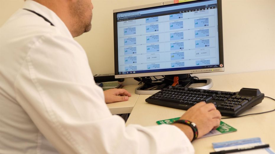 Nueve médicos onubenses jubilados se presentan voluntarios para combatir el Covid-19