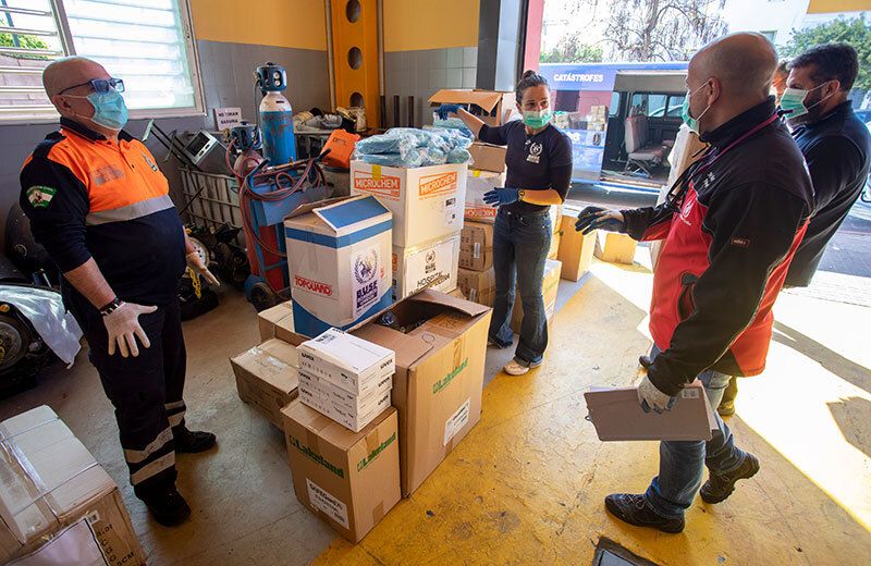 Bomberos Unidos sin Fronteras donará 3.000 kilos de material sanitario a hospitales y servicios de emergencias de Huelva