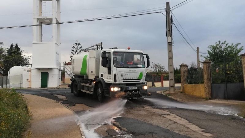 Ayamonte refuerza las tareas de desinfección en todas sus barriadas