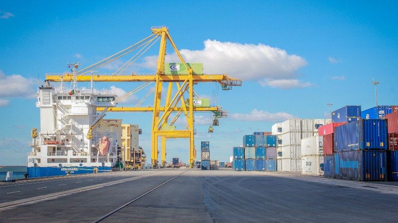 El Puerto de Huelva garantiza el cumplimiento de los servicios esenciales para mantener el suministro de mercancías y combustible