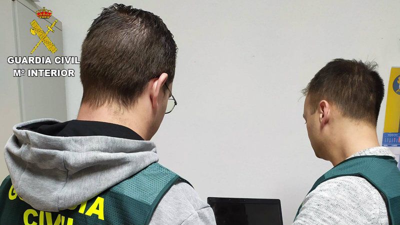 Arrestan a una pareja en Isla Cristina por cometer varios robos en farmacias, empresas y viviendas