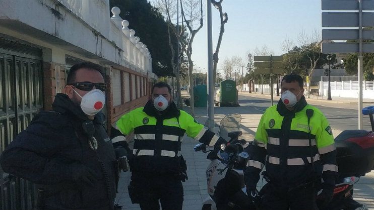 Denunciada una joven por ir a visitar a sus amigos en Punta, otra por ir a ver a su novio desde Cartaya al Portil y otro por ir a comprarle a su madre un paquete de pipas