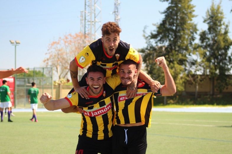 Doble remontada y liderato en solitario para un gigantesco San Roque de Lepe (2-3)