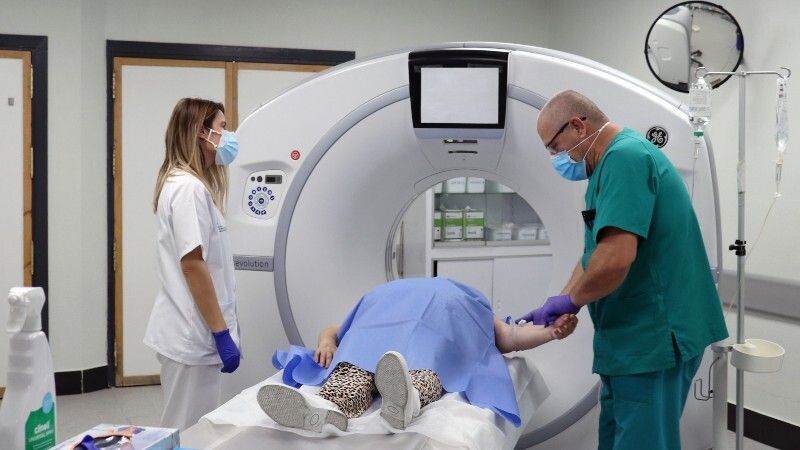 El Hospital Juan Ramón Jiménez atendió 509.000 consultas y realizó 287.000 pruebas radiodiagnósticas en 2020