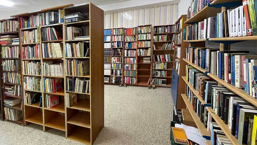 La librería de 'Ayre Solidario' abre al público este sábado en La Orden con más de 3.000 títulos a la venta