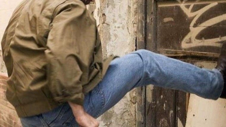 Impiden 'in fraganti' en Almonte la ocupación de tres viviendas por okupas