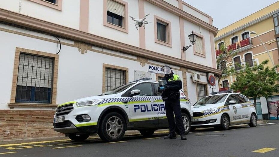 Más de 30 denuncias en Isla Cristina por hacer botellones, no llevar mascarilla y no respetar el horario del toque de queda
