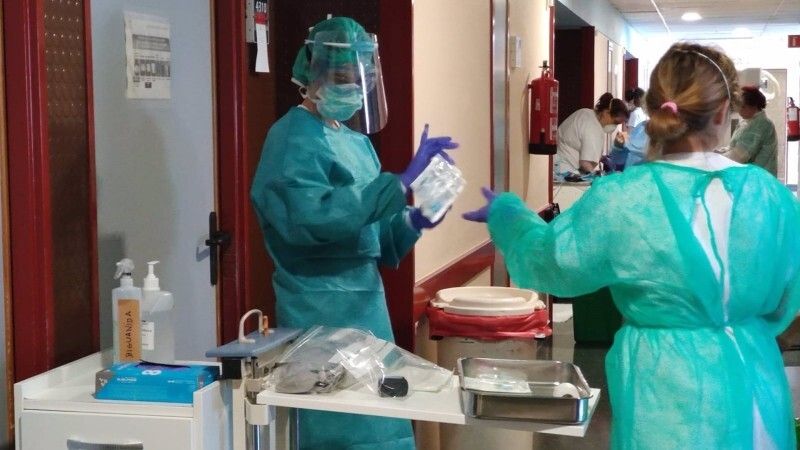 Las hospitalizaciones por Covid-19 en Huelva bajan de 186 a las 26 actuales en el intervalo de solo un mes