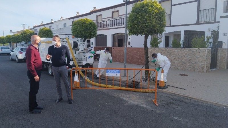 Aqualia prevé limpiar más de 2.000 imbornales de las redes de saneamiento de Lepe