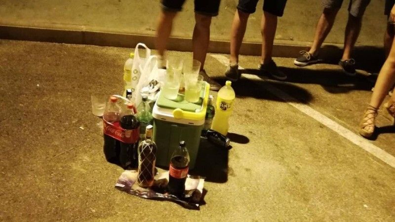 Desalojan a una veintena de jóvenes que estaban de botellón en una nave industrial de Ayamonte