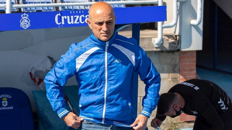 Chus Trujillo: “En el estado de nervios en el que vive el Recre es muy difícil jugar”