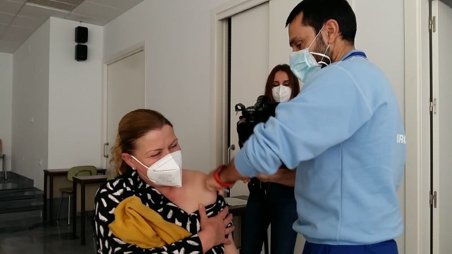 Comienza a administrarse en Huelva la vacuna de AstraZeneca a la población general de entre 55 y 65 años