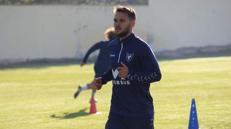 El Recre manda 'mucha fuerza' al exalbiazul Tropi tras su grave lesión