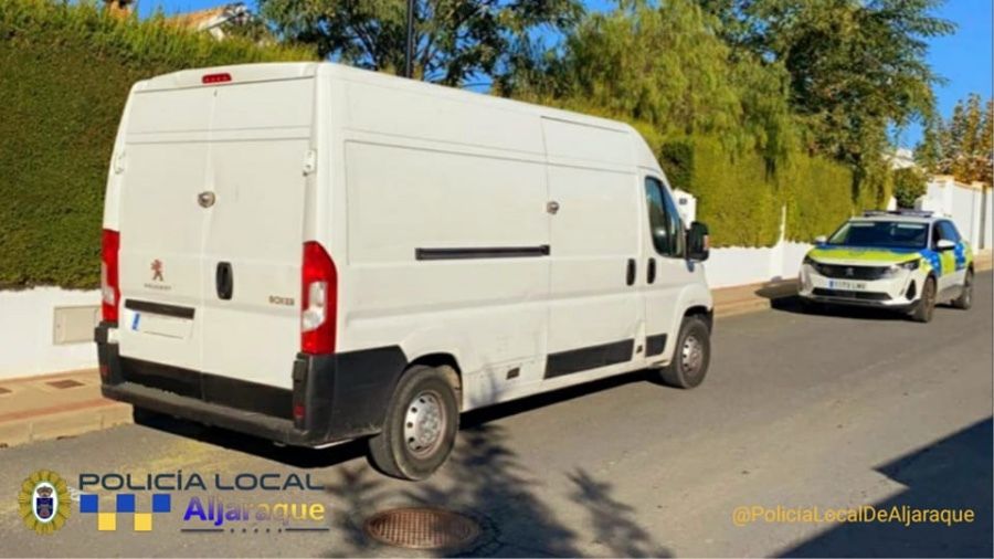 Recuperan en Aljaraque una furgoneta robada a la que colocaron una matrícula falsa