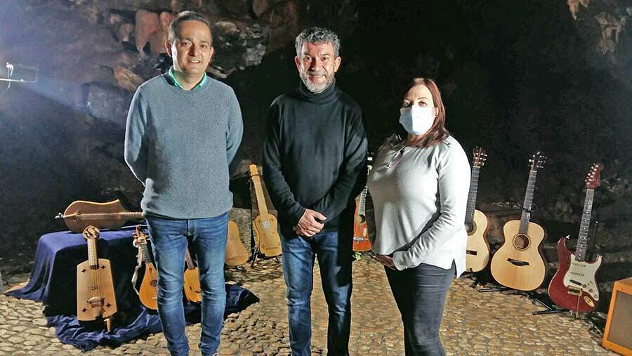 La Gruta de las Maravillas acoge la primera grabación discográfica que recogerá todas las guitarras de la historia