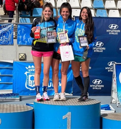 Enrique Asensio se exhibe en la Media Maratón de Huelva, donde Zorayma Cazorla fue la ganadora femenina