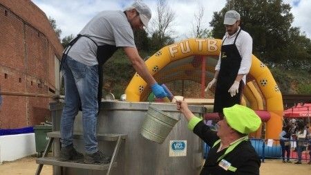 600 kilos de garbanzos y una olla de dos metros para el mayor cocido del mundo en Jabugo