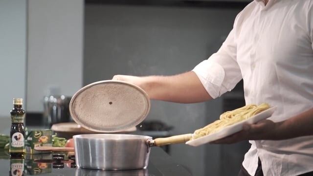 Un restaurante de La Antilla precisa incorporar a cuatro camareros y cuatro cocineros