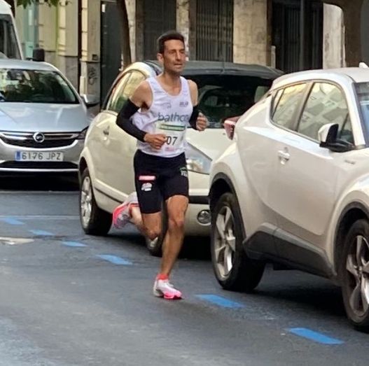 Enrique Asensio se exhibe en la Media Maratón de Huelva, donde Zorayma Cazorla fue la ganadora femenina