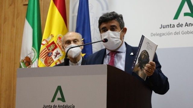 La Junta apoya 'El Vía Crucis de la Pandemia', editado por la Cofradía de la Santa Cruz