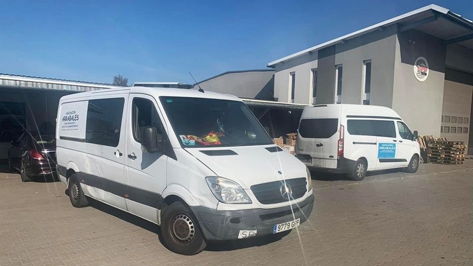 El grupo de voluntarios onubenses concluye su viaje trayéndose a once refugiados ucranianos