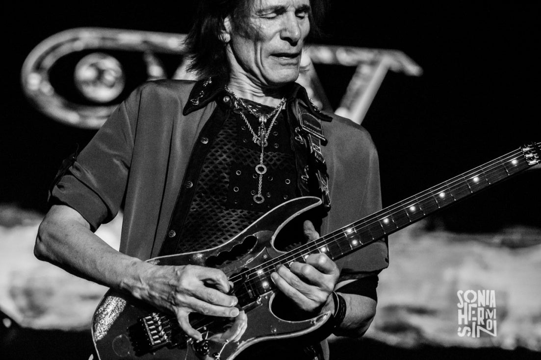 Steve Vai, maullido cósmico en Huelva
