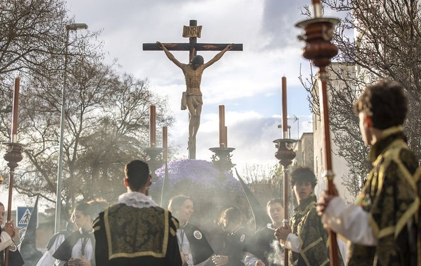 .....Martes Santo en Huelva: Estudiantes desde San Sebastián