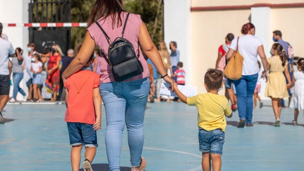 El Ayuntamiento enviará certificados de empadronamiento para la escolarización de más de un millar de niños