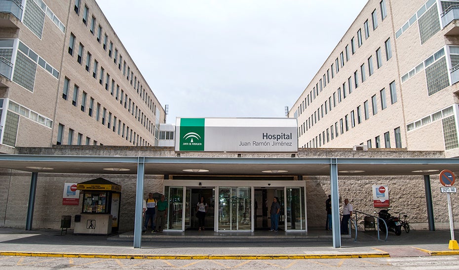 Herido un varón de 22 años en un incendio en un séptimo piso de la avenida Federico Molina de Huelva