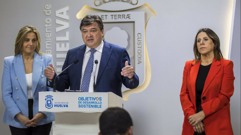 El alcalde va metiendo al Recre en la campaña electoral con tono tibio: 'No se le va a vender al primero que pase'