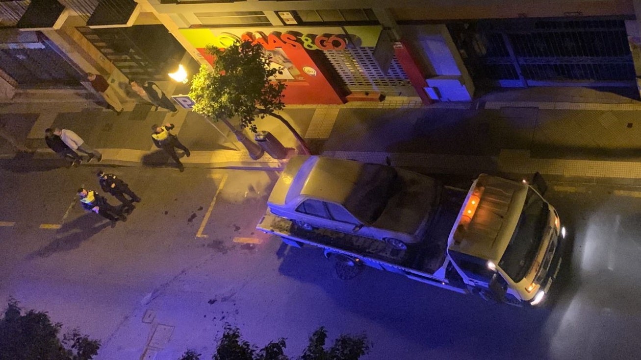 Sofocan el incendio de un coche aparcado en un garaje del centro de Huelva