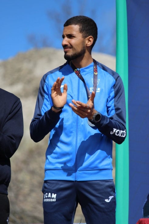 Zakaria Boufaljat, plata individual y oro por equipos en el Nacional Universitario de Cross