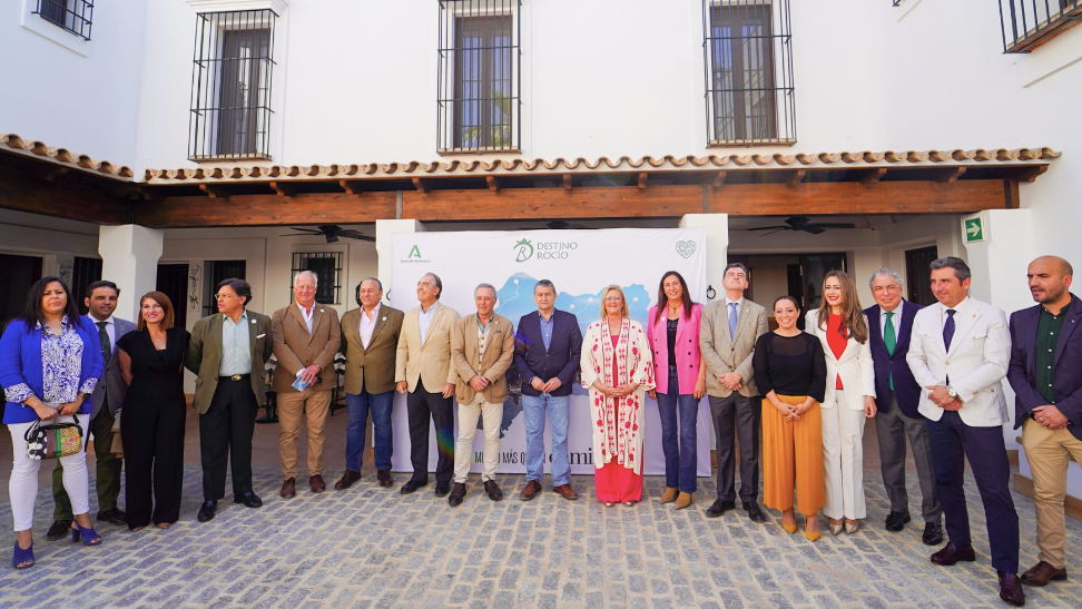 'Destino Rocío' se presenta en la aldea