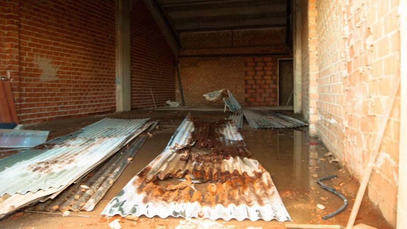 Filtraciones de agua en los locales comerciales del Nuevo Estadio Colombino