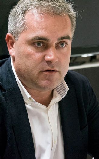 “No voy a caer en el error de ponerme un mes antes de las elecciones a decirle a Bollullos que voy a traer el hospital”