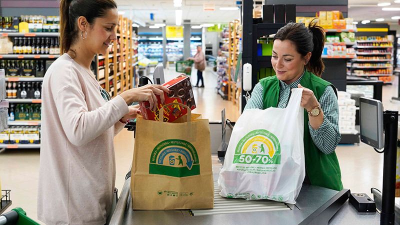 Mercadona no ofrecerá desde hoy bolsas de plástico de un solo uso