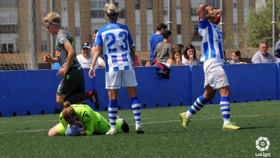 El Sporting empata con la Real y se jugará la salvación en una final con el Espanyol