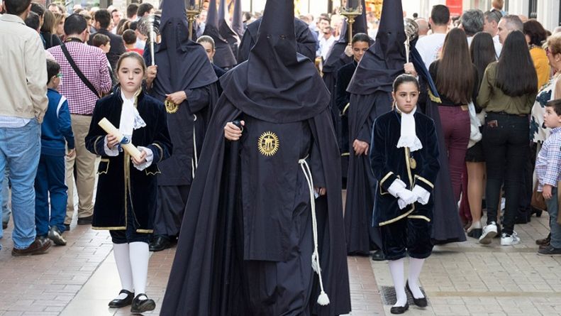 Miércoles Santo: de Reinas, Jesús prendido y Santa Cruz