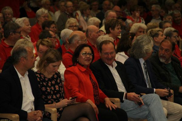 La primera remesa de los 1.300 turistas austriacos disfruta ya de los encantos de la provincia