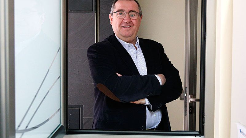 “En manos de los votantes está el decidir entre políticos o vecinos”