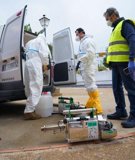 El Ejército desinfecta en Ayamonte con un novedoso y eficaz sistema de termonebulización