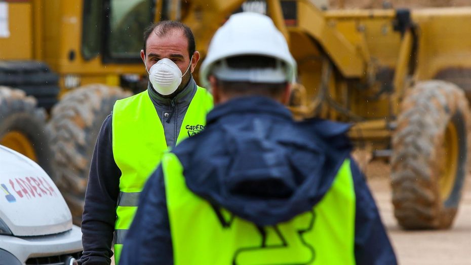 Los empleados de las actividades no esenciales retomarán este lunes sus labores en las empresas en las que no se pueda teletrabajar